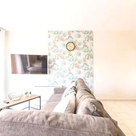 Holiday home Maison Charmante A Avec Piscine Partagee *